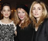 Valérie Bonneton, Marion Cotillard, Julie Depardieu et Julie Gayet à la soirée des révélations, à Paris le 16 janvier 2012.