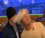 Arthur et Pascal Obispo dans un extrait de Ce soir avec Arthur diffusée lundi 16 janvier 2012 sur Comédie +