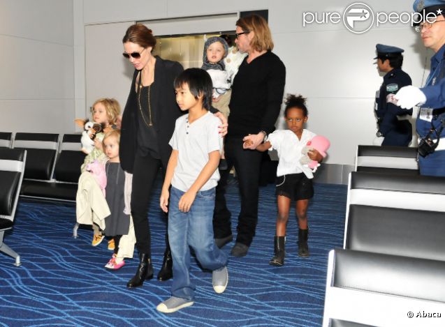 Angelina Jolie et ses enfants à Tokyo en novembre 2011 