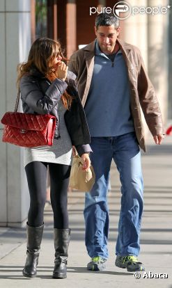 Sofia Vergara et son petit ami Nick Loeb à Beverly Hills, le 21 janvier 2012.