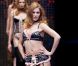 Les mannequins dévoilent les belles pièces de lingerie lors du défilé au salon international de la lingerie à Paris le 21 janvier 2012