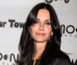 Courteney Cox lors de la soirée Cougar Town organisée à Las Vegas le 22 janvier 2012