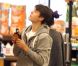 Justin Bieber et Selena Gomez font leurs courses dans un supermarché de Los Angeles, le 14 janvier 2012.