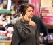 Justin Bieber et Selena Gomez font leurs courses dans un supermarché de Los Angeles, le 14 janvier 2012.