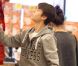 Justin Bieber et Selena Gomez font leurs courses dans un supermarché de Los Angeles, le 14 janvier 2012.
