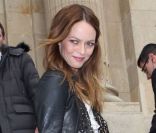 Vanessa Paradis à son arrivée au Défilé Chanel Haute Couture à Paris le 24 janvier 2012