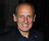 Jean-Michel Aphatie, star des intervieweurs politiques, s'offre Gala