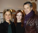 Marina Foïs, Léa Drucker, en robe Cos, et Antoine de Caunes lors de la première de la pièce de Théâtre Lucide au Théâtre Marigny le 25 janvier 2012 à Paris