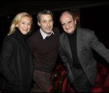 Isabelle Doval, Antoine de Caunes et Pierre Lescure le 25 janvier lors de la première de la pièce Lucide au Théâtre Marigny