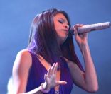 Selena Gomez chante à Mexico, le 26 janvier 2012.