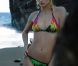 Le mannequin ukrainien Nastya Kunskaya devient réellement 'nasty' pour promouvoir les maillots de la marque Parah.