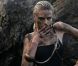 Le mannequin ukrainien Nastya Kunskaya devient réellement 'nasty' pour promouvoir les maillots de la marque Parah.