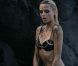 Le mannequin ukrainien Nastya Kunskaya devient réellement 'nasty' pour promouvoir les maillots de la marque Parah.