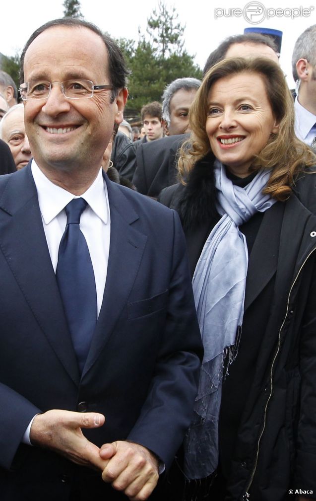 Valérie Trierweiler et son compagnon François Hollande le 8 janvier 2012 à Jarnac 
