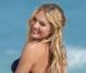 Candice Swanepoel en plein shooting pour Victoria's Secret sur une plage de Saint-Barthélémy. Le 28 janvier 2012.