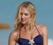 Candice Swanepoel en plein shooting pour Victoria's Secret sur une plage de Saint-Barthélémy. Le 28 janvier 2012.