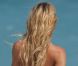 Candice Swanepoel en plein shooting pour Victoria's Secret sur une plage de Saint-Barthélémy. Le 28 janvier 2012.