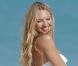 Candice Swanepoel en plein shooting pour Victoria's Secret sur une plage de Saint-Barthélémy. Le 28 janvier 2012.