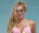 Candice Swanepoel en plein shooting pour Victoria's Secret sur une plage de Saint-Barthélémy. Le 28 janvier 2012.