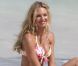 Candice Swanepoel en plein shooting pour Victoria's Secret sur une plage de Saint-Barthélémy. Le 28 janvier 2012.