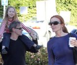 Marcia Cross, son mari Tom Mahoneh et leurs jumelles Eden et Savannah, le 28 janvier 2012 à Los Angeles