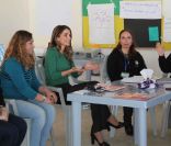 La reine Rania visitait le camp Madrasati d'Al-Karameh le 25 janvier 2012.