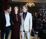 Devant une nuée de photographes, Keira Knightey entourée de Michael Fassbender et Viggo Mortensen à l\'avant-première du film <em>A dangerous method</em>, à Londres, le 31 janvier 2012.