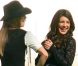 90210 : AnnaLynne McCord et Shenae Grimes mortes de rire... au cimetière