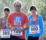 Zooey Deschanel et Hannah Simone participent au marathon contre le cancer sur le tournage de la série New Girl le 1er février 2012 à Los Angeles 