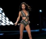 Adriana Lima apparaît dans une pub pour Kia Motors.