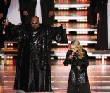Madonna et Cee Lo Green sur la scène du  halftime show  du Super Bowl, à Indianapolis, le 5 février 2012.