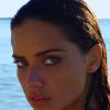 Adriana Lima plus sexy que jamais dans un bikini argent� lors du Super Bowl