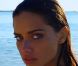 Adriana Lima plus sexy que jamais dans un bikini argenté lors du Super Bowl