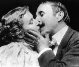 <p><span style=text-decoration: underline;><strong>Les plus beaux baisers du cinéma</strong></span></p>
<p>Premier baiser de l\'histoire du Cinéma, celui de May Irwin et John C. Rice dans The Kiss de William Heise, film de 1896 qui dure moins d\'un