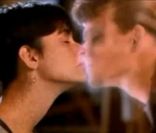 <p><span style=text-decoration: underline;><strong>Les plus beaux baisers du cinéma</strong></span></p>
<p>Désormais grâce aux effets spéciaux, on peut aussi embrasser des fantômes sur grand écran comme Demi Moore et Patrick Swayze dans Ghost en 