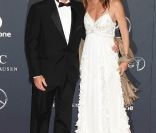 Robby Naish et sa compagne. La cérémonie des Laureus World Sports Awards 2012, qui s'est déroulée le 6 février à Londres avec Clive Owen en maître de cérémonie, a notamment consacré Novak Djokovic Sportif de l'année, devant un parterre de légendes et de couples stars du sport.