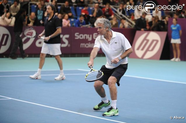  Franck Dubosc en double avec Henri Leconte ? C'est une blague ? 
 Amélie Mauresmo organisait le 7 février 2012, dans le cadre du 20e Open GDF Suez, la seconde édition de sa soirée Amélie and friends, au profit de l'Institut Curie, avec Yannick Noah, Henri Leconte, Mansour Bahrami, Fabrice Santoro, Michèle Laroque, Pascal Elbé, Franck Dubosc, Ary Abittan et Mary Pierce. 