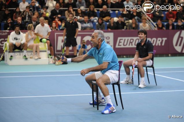  Le coup de la chaise, par Fabrice Santoro et Mansour Bahrami. 
 Amélie Mauresmo organisait le 7 février 2012, dans le cadre du 20e Open GDF Suez, la seconde édition de sa soirée Amélie and friends, au profit de l'Institut Curie, avec Yannick Noah, Henri Leconte, Mansour Bahrami, Fabrice Santoro, Michèle Laroque, Pascal Elbé, Franck Dubosc, Ary Abittan et Mary Pierce. 