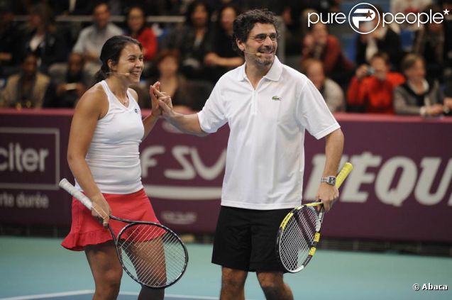  Marion Bartoli et Pascal Elbé, un double inattendu. 
 Amélie Mauresmo organisait le 7 février 2012, dans le cadre du 20e Open GDF Suez, la seconde édition de sa soirée Amélie and friends, au profit de l'Institut Curie, avec Yannick Noah, Henri Leconte, Mansour Bahrami, Fabrice Santoro, Michèle Laroque, Pascal Elbé, Franck Dubosc, Ary Abittan et Mary Pierce. 