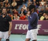  Leconte et Noah, copains comme cochons. 
 Amélie Mauresmo organisait le 7 février 2012, dans le cadre du 20e Open GDF Suez, la seconde édition de sa soirée Amélie and friends, au profit de l'Institut Curie, avec Yannick Noah, Henri Leconte, Mansour Bahrami, Fabrice Santoro, Michèle Laroque, Pascal Elbé, Franck Dubosc, Ary Abittan et Mary Pierce. 
