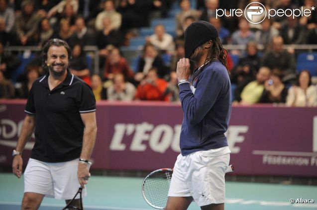  Leconte et Noah, copains comme cochons. 
 Amélie Mauresmo organisait le 7 février 2012, dans le cadre du 20e Open GDF Suez, la seconde édition de sa soirée Amélie and friends, au profit de l'Institut Curie, avec Yannick Noah, Henri Leconte, Mansour Bahrami, Fabrice Santoro, Michèle Laroque, Pascal Elbé, Franck Dubosc, Ary Abittan et Mary Pierce. 