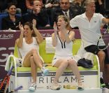  Michèle Laroque s'enflamme, au côté d'Amélie Mauresmo et Franck Dubosc. 
 Amélie Mauresmo organisait le 7 février 2012, dans le cadre du 20e Open GDF Suez, la seconde édition de sa soirée Amélie and friends, au profit de l'Institut Curie, avec Yannick Noah, Henri Leconte, Mansour Bahrami, Fabrice Santoro, Michèle Laroque, Pascal Elbé, Franck Dubosc, Ary Abittan et Mary Pierce. 