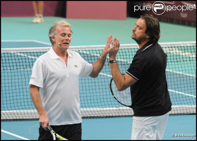  Dans le camp Dubosc-Leconte, ça discute... 
 La 2e soirée Amélie Mauresmo and friends, le 7 février 2012 dans le cadre du 20e Open  GDF Suez à Paris, a permis de lever 45 000 euros pour l'Institut Curie en offrant un spectacle délirant grâce à Yannick Noah, Henri Leconte, Mansour Bahrami,  Fabrice Santoro, Michèle Laroque, Pascal Elbé, Franck Dubosc, Ary  Abittan et Mary Pierce. 