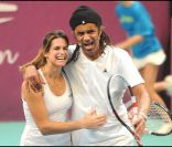 Yannick Noah et Amélie Auresmo, de superbes complices. La 2e soirée Amélie Mauresmo and friends, le 7 février 2012 dans le cadre du 20e Open  GDF Suez à Paris, a permis de lever 45 000 euros pour l'Institut Curie en offrant un spectacle délirant grâce à Yannick Noah, Henri Leconte, Mansour Bahrami,  Fabrice Santoro, Michèle Laroque, Pascal Elbé, Franck Dubosc, Ary  Abittan et Mary Pierce.