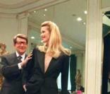 Yves Saint Laurent et Claudia Schiffer 