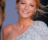 Blake Lively, bimbo glamour sur les tapis rouges  