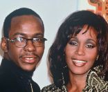 Whitney Houston avec Bobby Brown en mars 1994. 