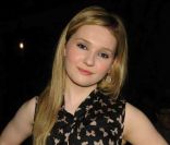 La jeune actrice Abigail Breslin, fan de mode, assistait à la présentation Tommy Hilfiger à New York, le 12 février 2012.