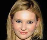 La jeune actrice Abigail Breslin au défilé Tommy Hilfiger à New York, le 12 février 2012.