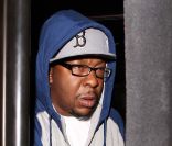 Bobby Brown, ex-mari de Whitney Houston, arrive à Los Angeles, le 12 février 2012.